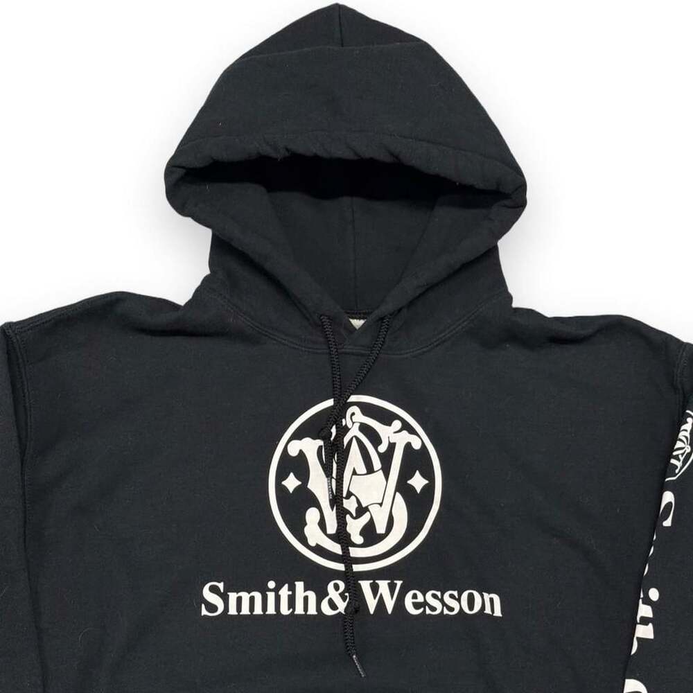 Gildan Smith & Wesson Hoodie Size M Black Graphic Pullover Sweatshirt